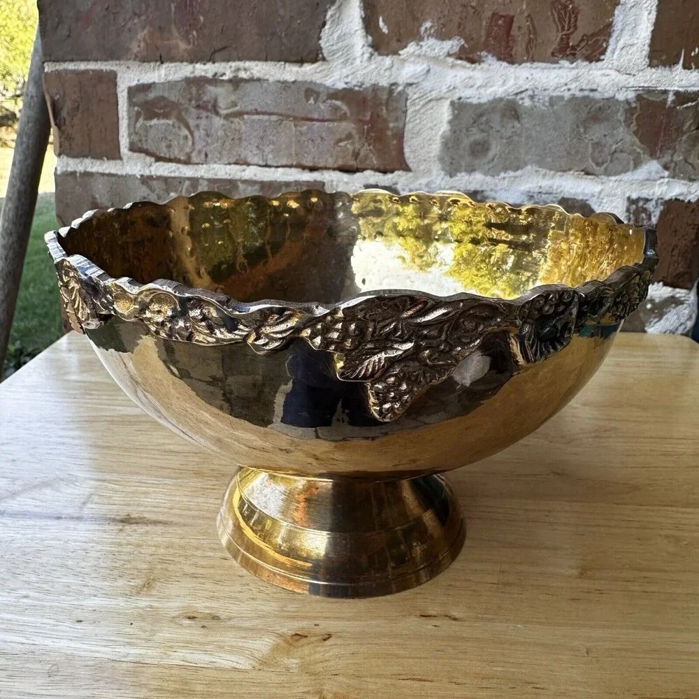 Vintage‎ Centerpiece Yellow Brass Metal Bowl 8 Inch Grapes Leaves Edges Fruit